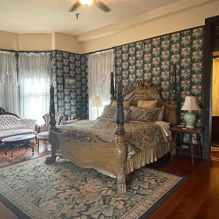 Grand Gables Inn Палатка Екстериор снимка