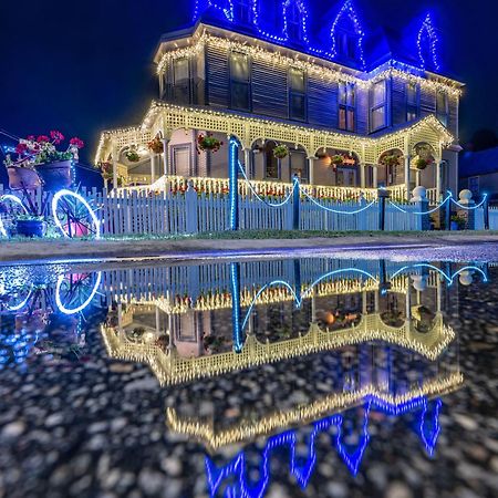 Grand Gables Inn Палатка Екстериор снимка