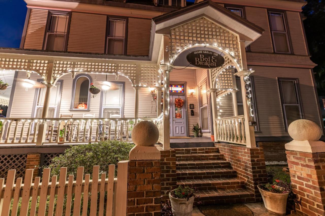 Grand Gables Inn Палатка Екстериор снимка