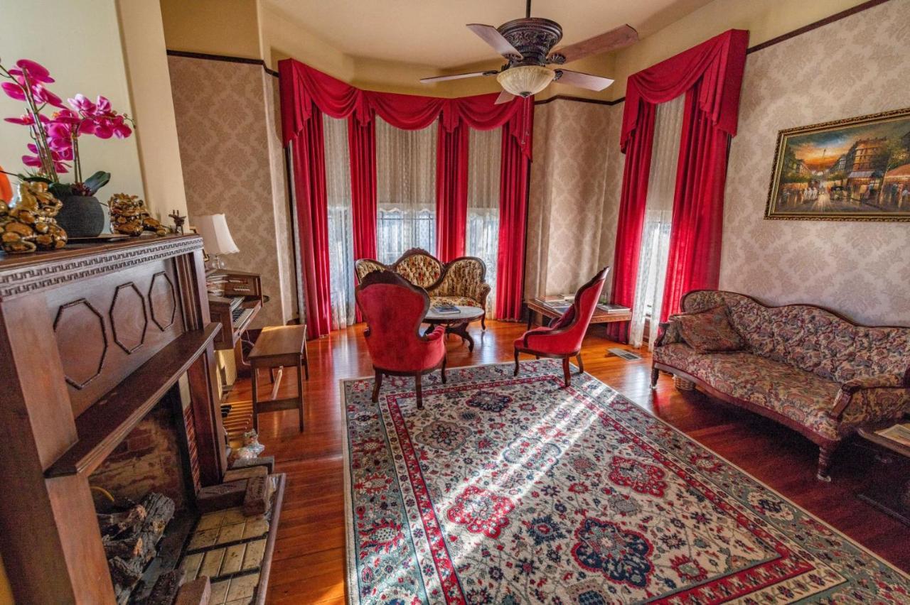 Grand Gables Inn Палатка Екстериор снимка