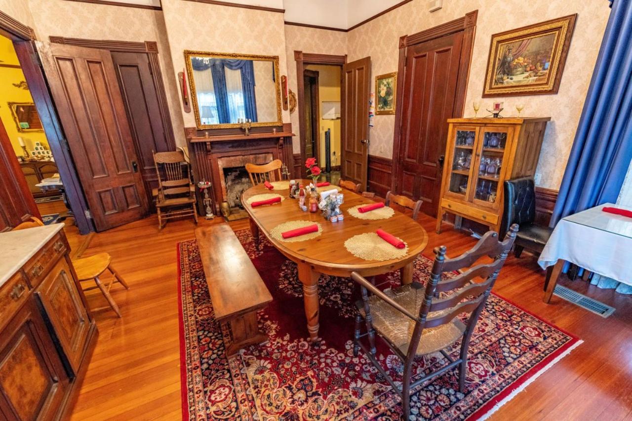 Grand Gables Inn Палатка Екстериор снимка