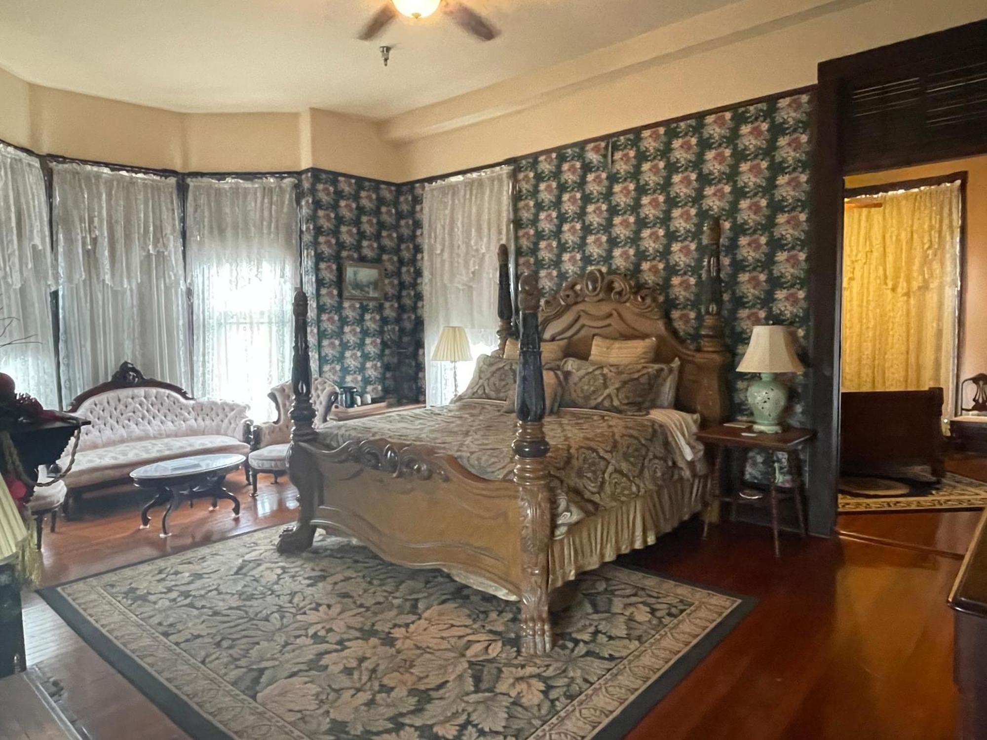 Grand Gables Inn Палатка Екстериор снимка