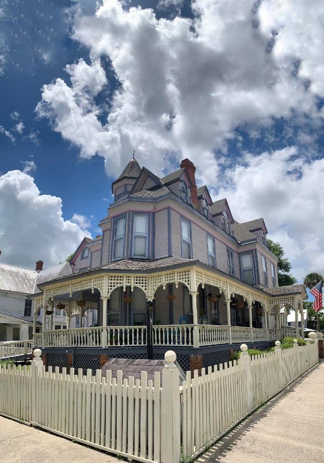 Grand Gables Inn Палатка Екстериор снимка