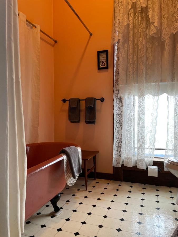 Grand Gables Inn Палатка Екстериор снимка