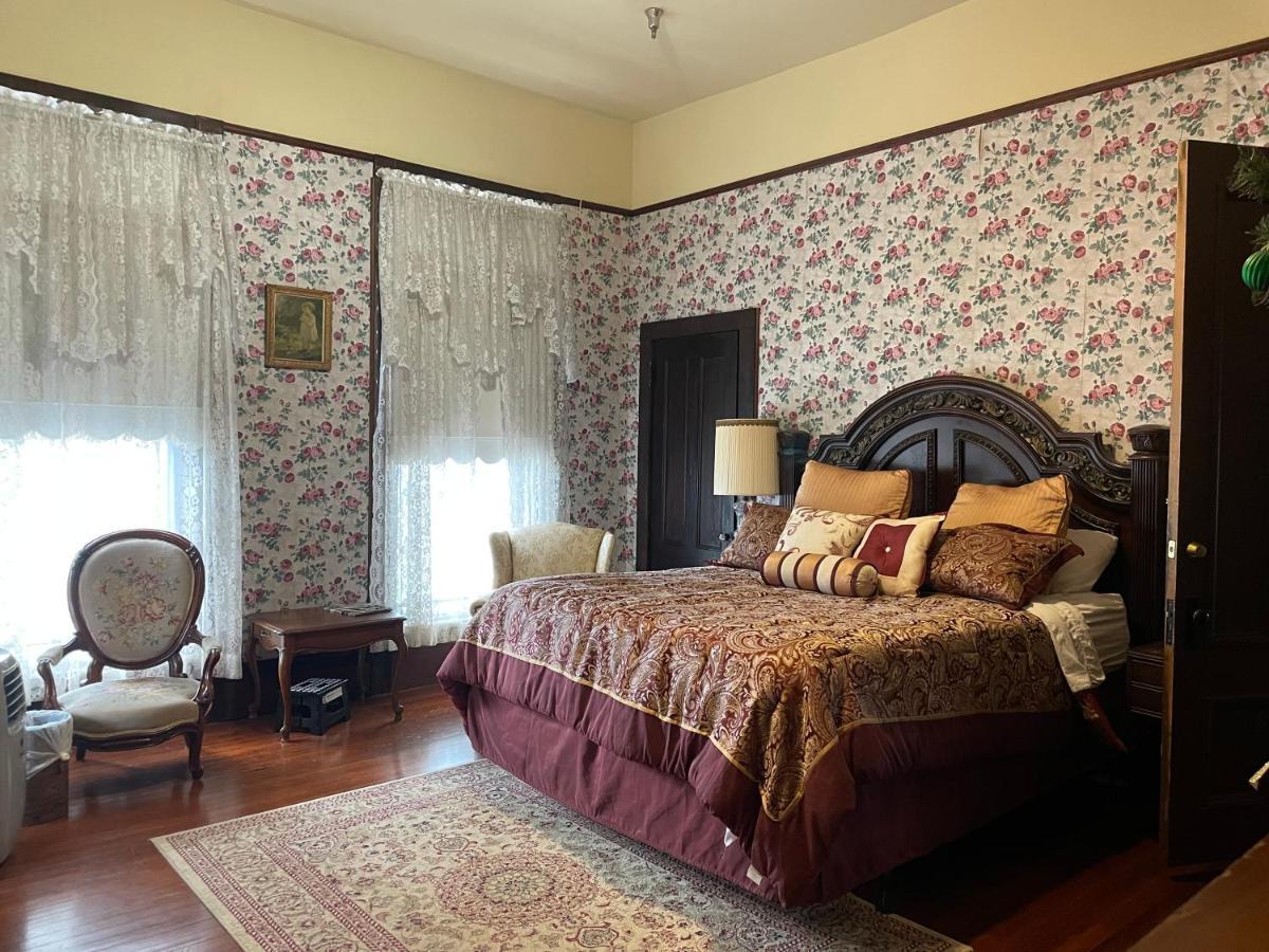 Grand Gables Inn Палатка Екстериор снимка