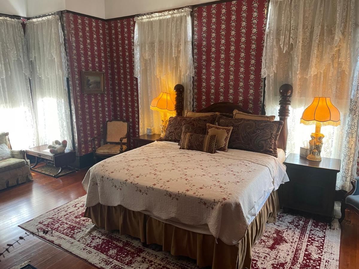 Grand Gables Inn Палатка Екстериор снимка