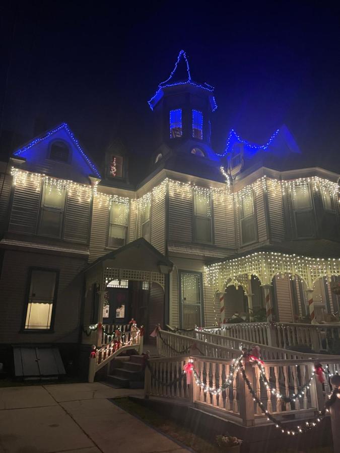 Grand Gables Inn Палатка Екстериор снимка