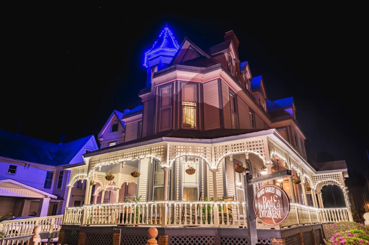 Grand Gables Inn Палатка Екстериор снимка