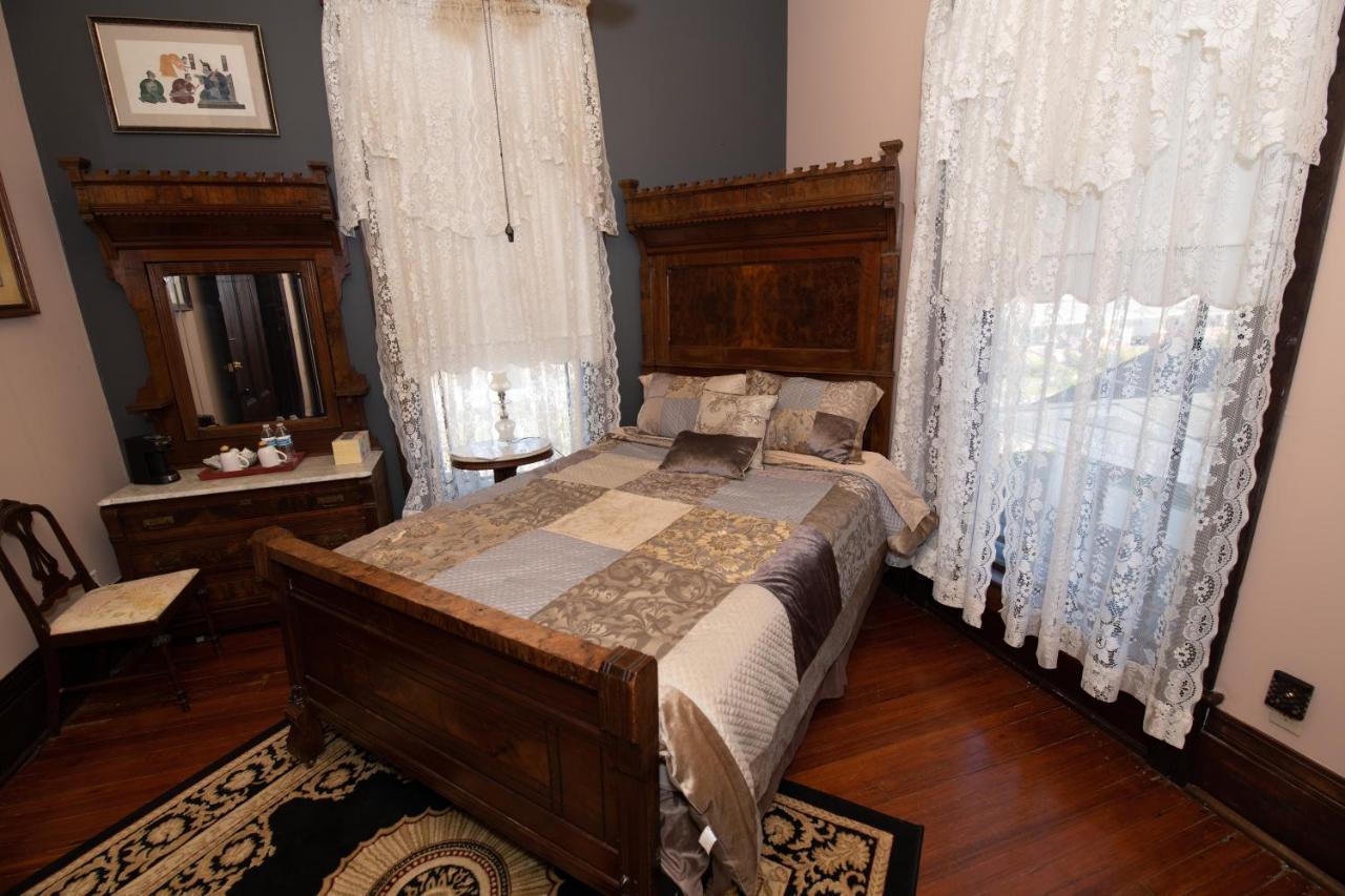 Grand Gables Inn Палатка Екстериор снимка