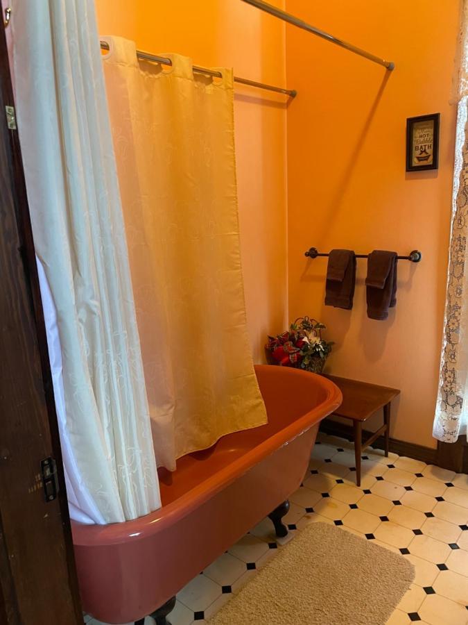 Grand Gables Inn Палатка Екстериор снимка