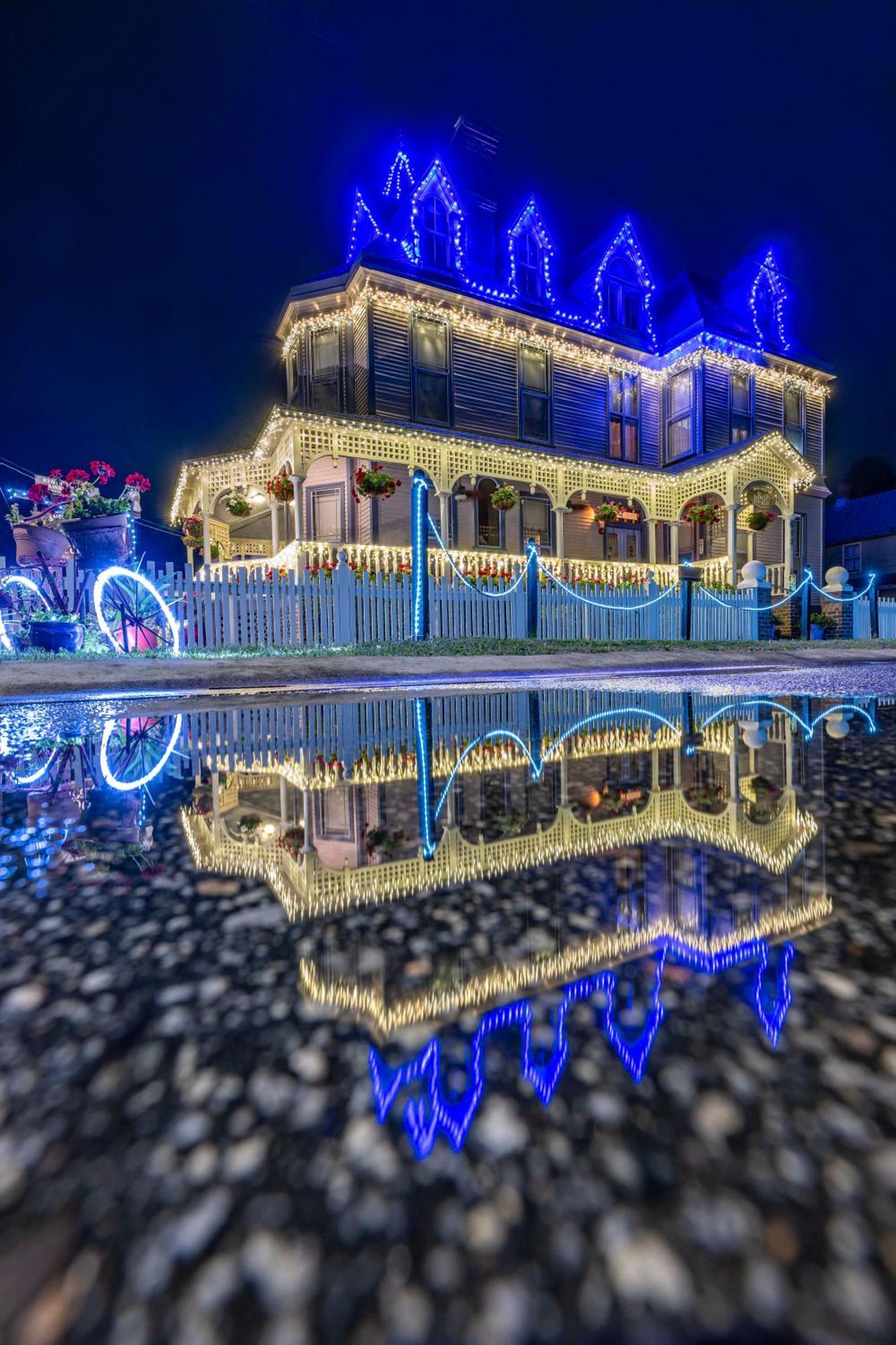 Grand Gables Inn Палатка Екстериор снимка