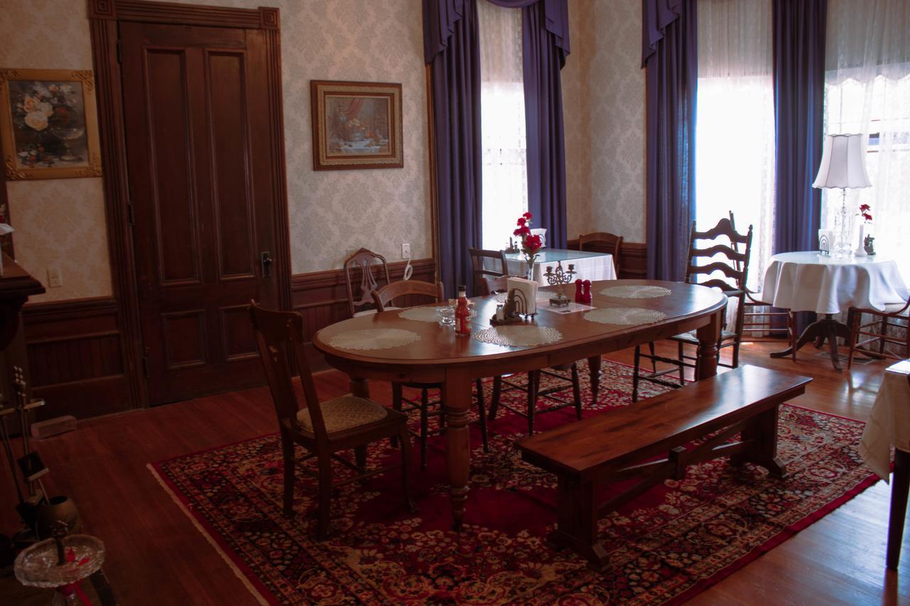 Grand Gables Inn Палатка Екстериор снимка
