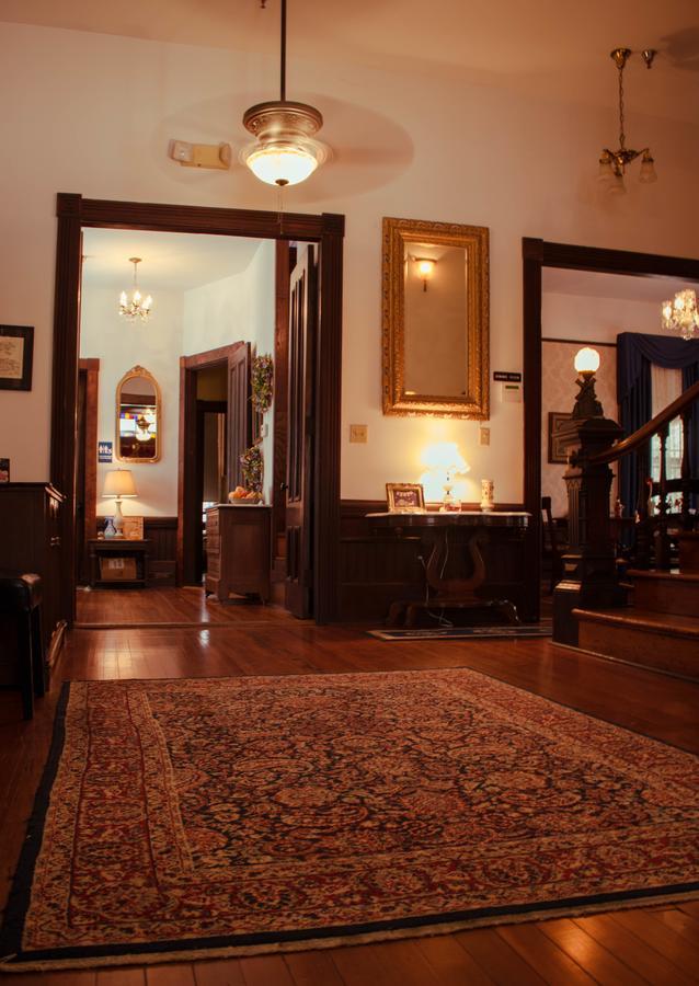 Grand Gables Inn Палатка Екстериор снимка