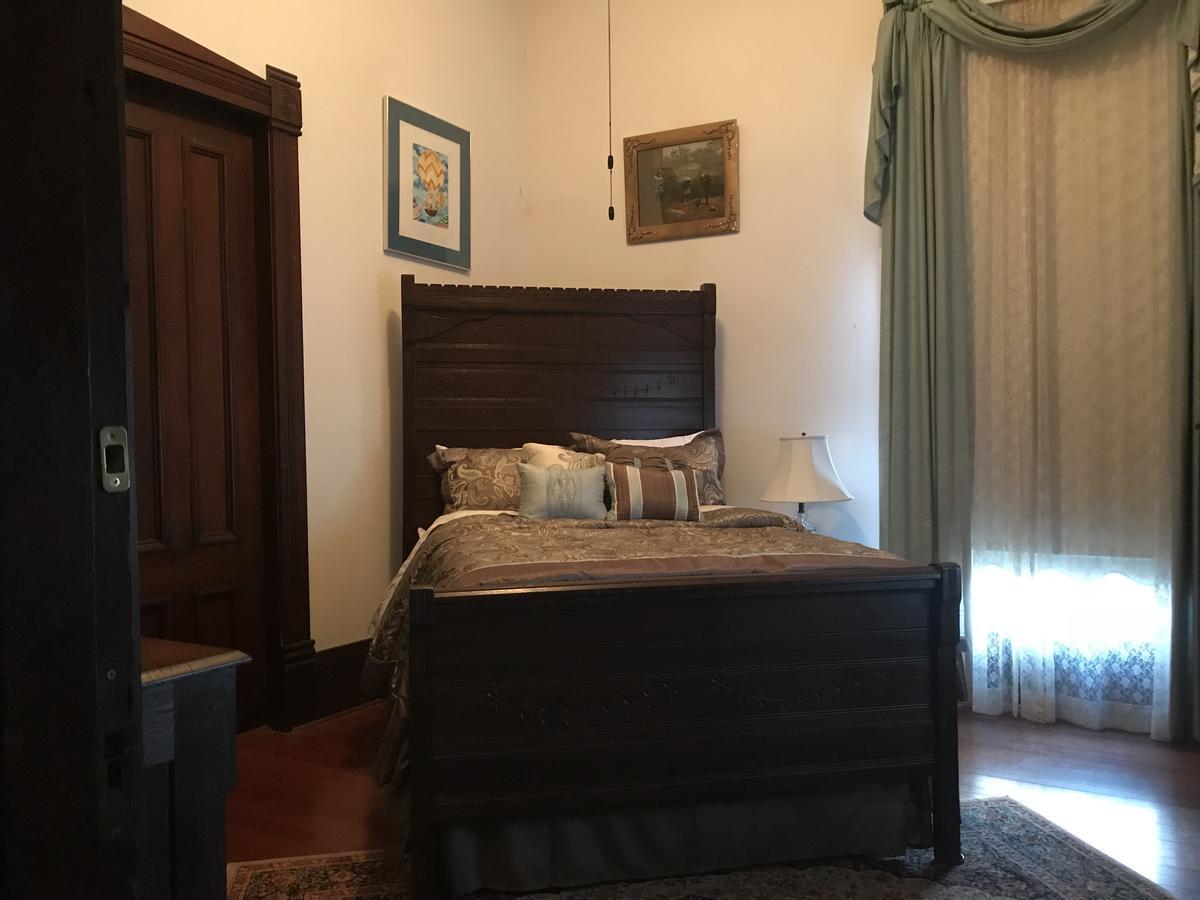 Grand Gables Inn Палатка Екстериор снимка