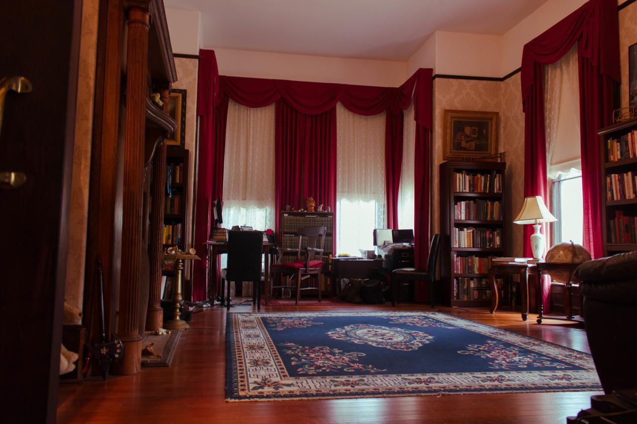 Grand Gables Inn Палатка Екстериор снимка