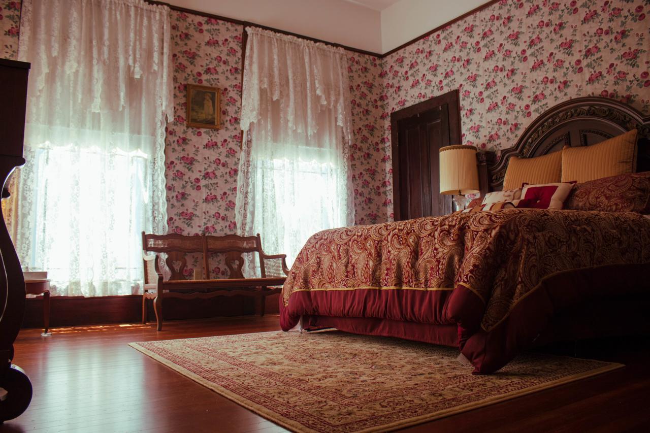 Grand Gables Inn Палатка Екстериор снимка