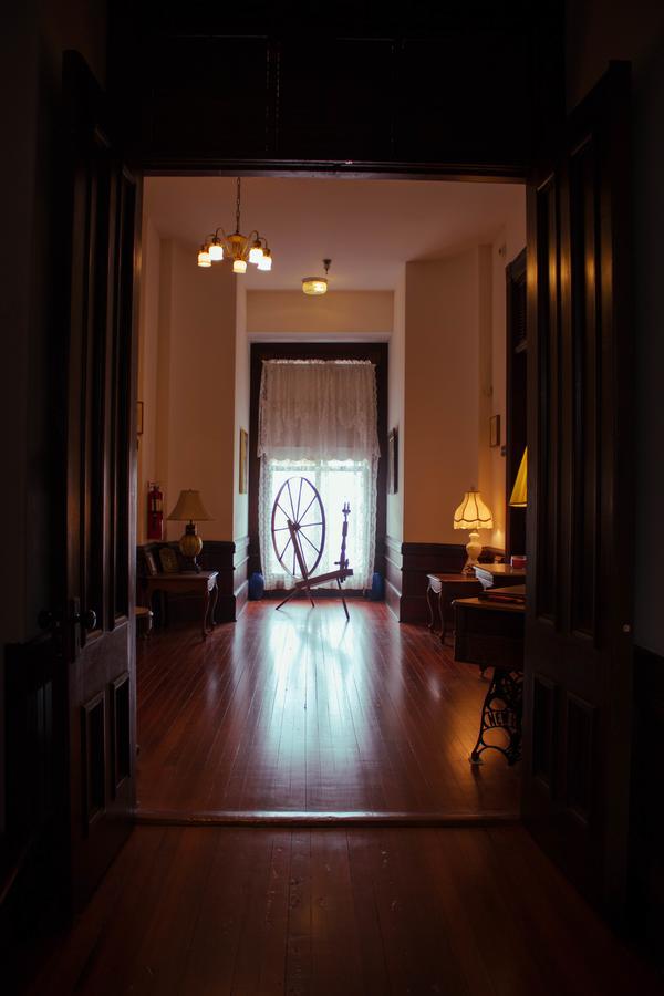 Grand Gables Inn Палатка Екстериор снимка
