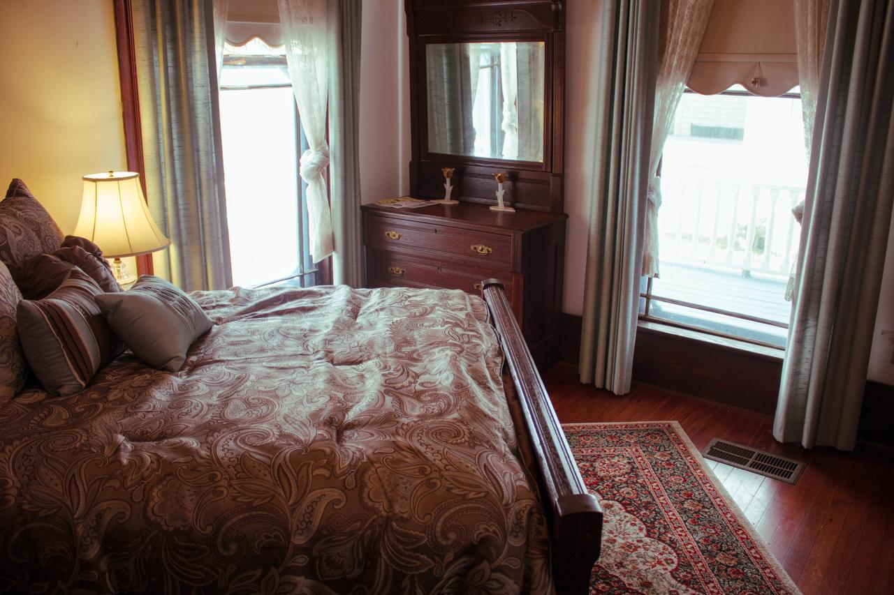 Grand Gables Inn Палатка Екстериор снимка